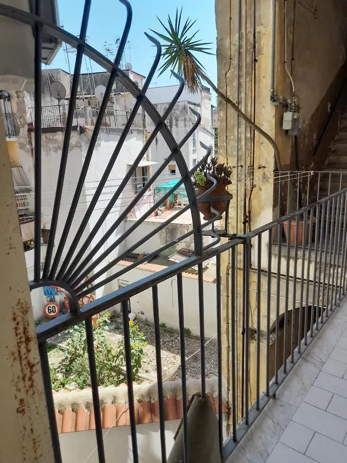 Camera Rarisa Napoli Centro 0*, נאפולי